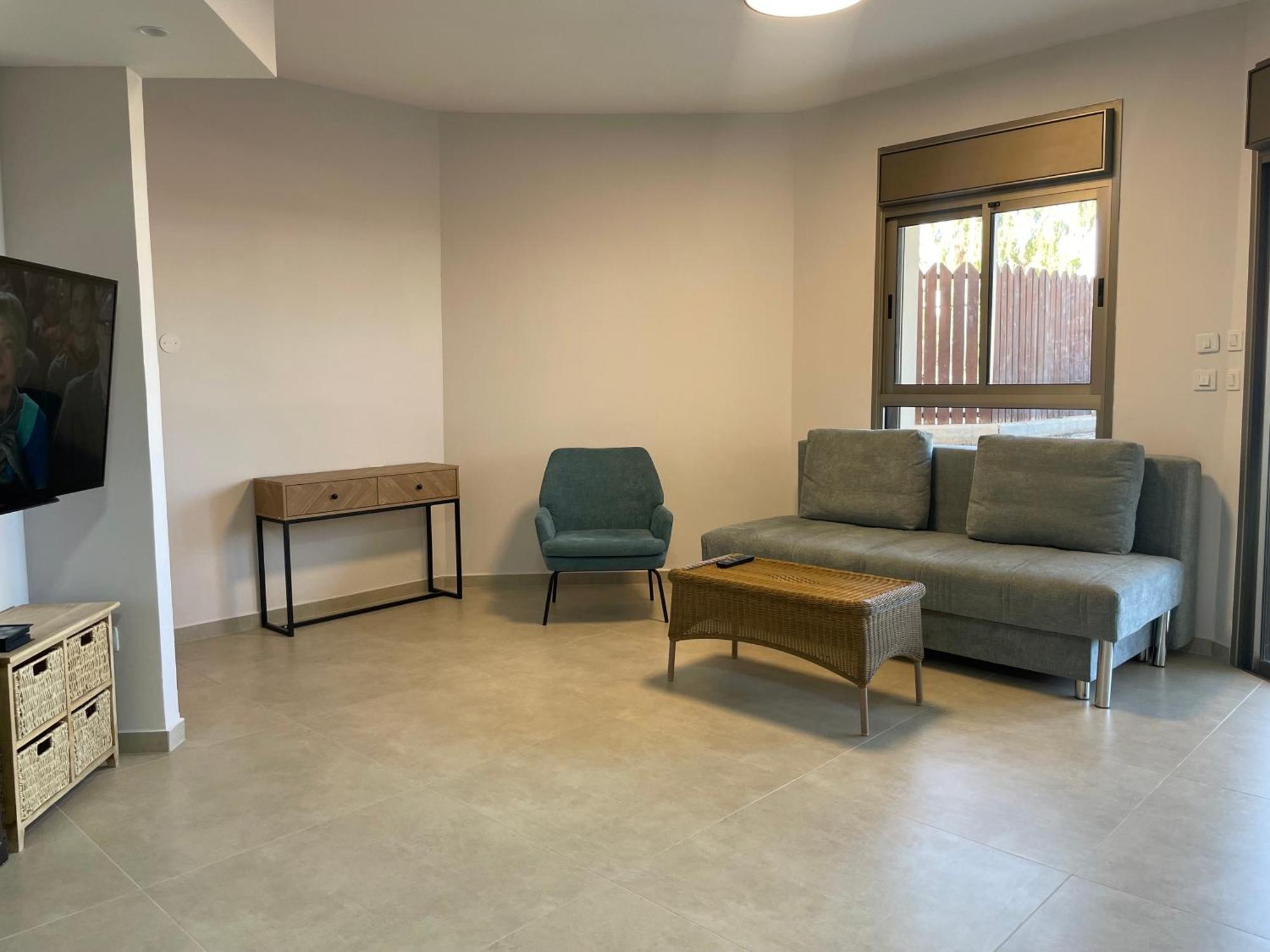 Amdar 2br Garden Appartement